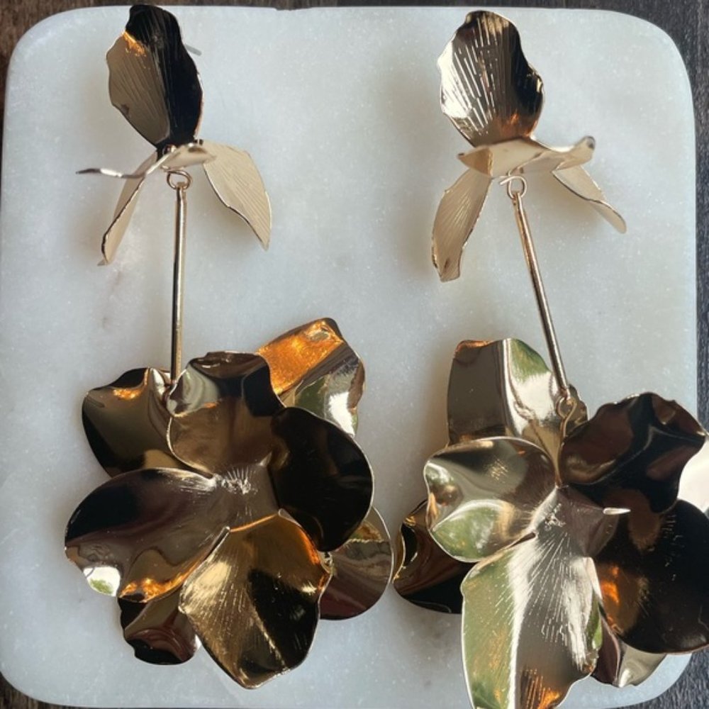 Abstract Gold Flower 🌹 Anthro